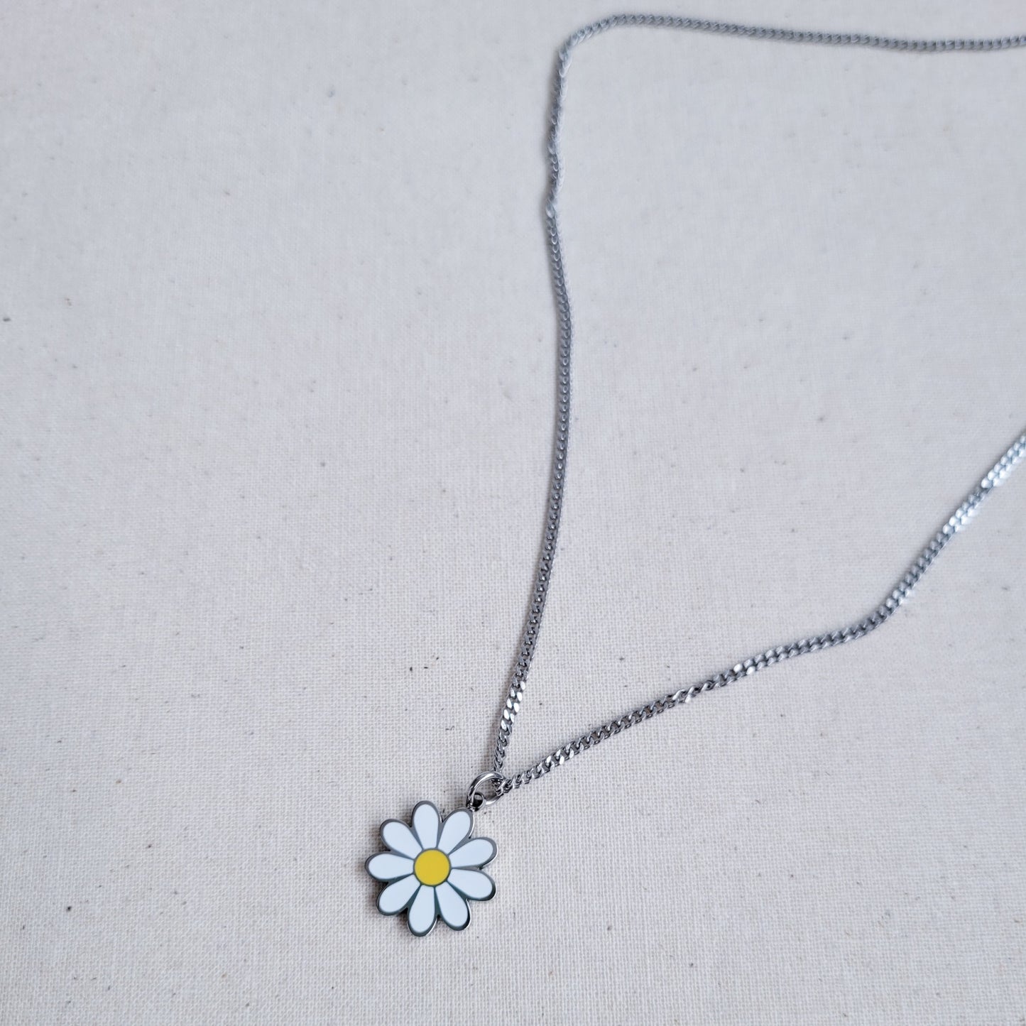 Daisy Pendant Necklace