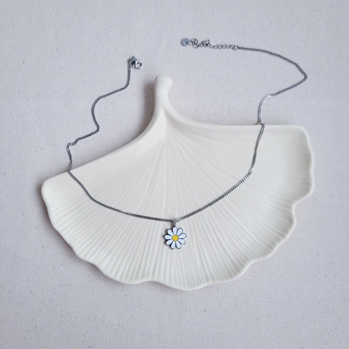 Daisy Pendant Necklace