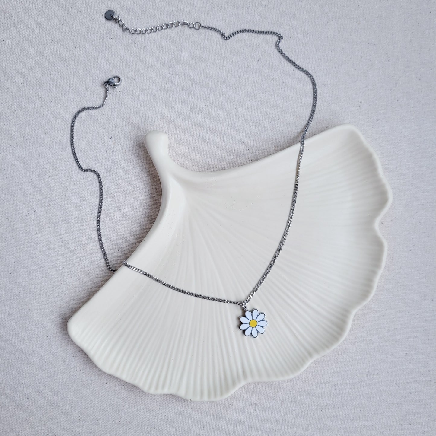 Daisy Pendant Necklace