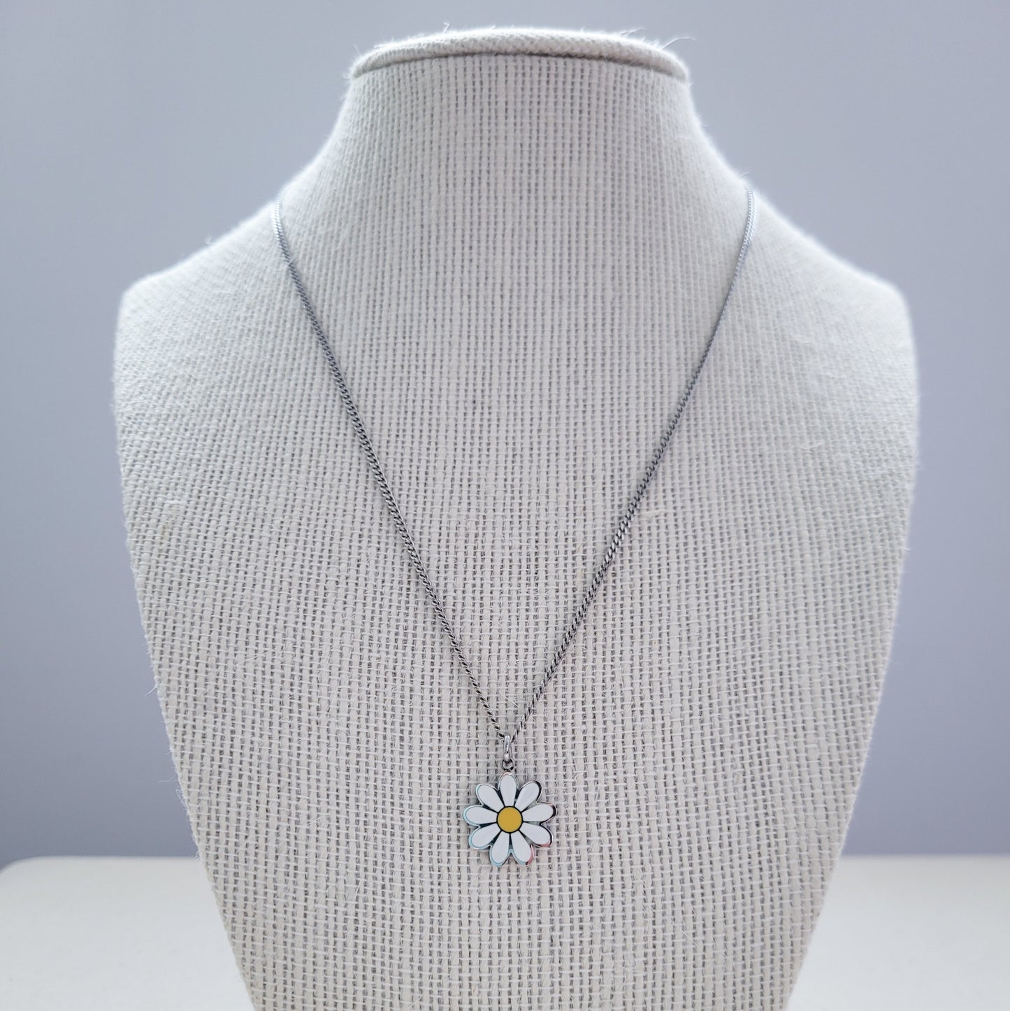Daisy Pendant Necklace